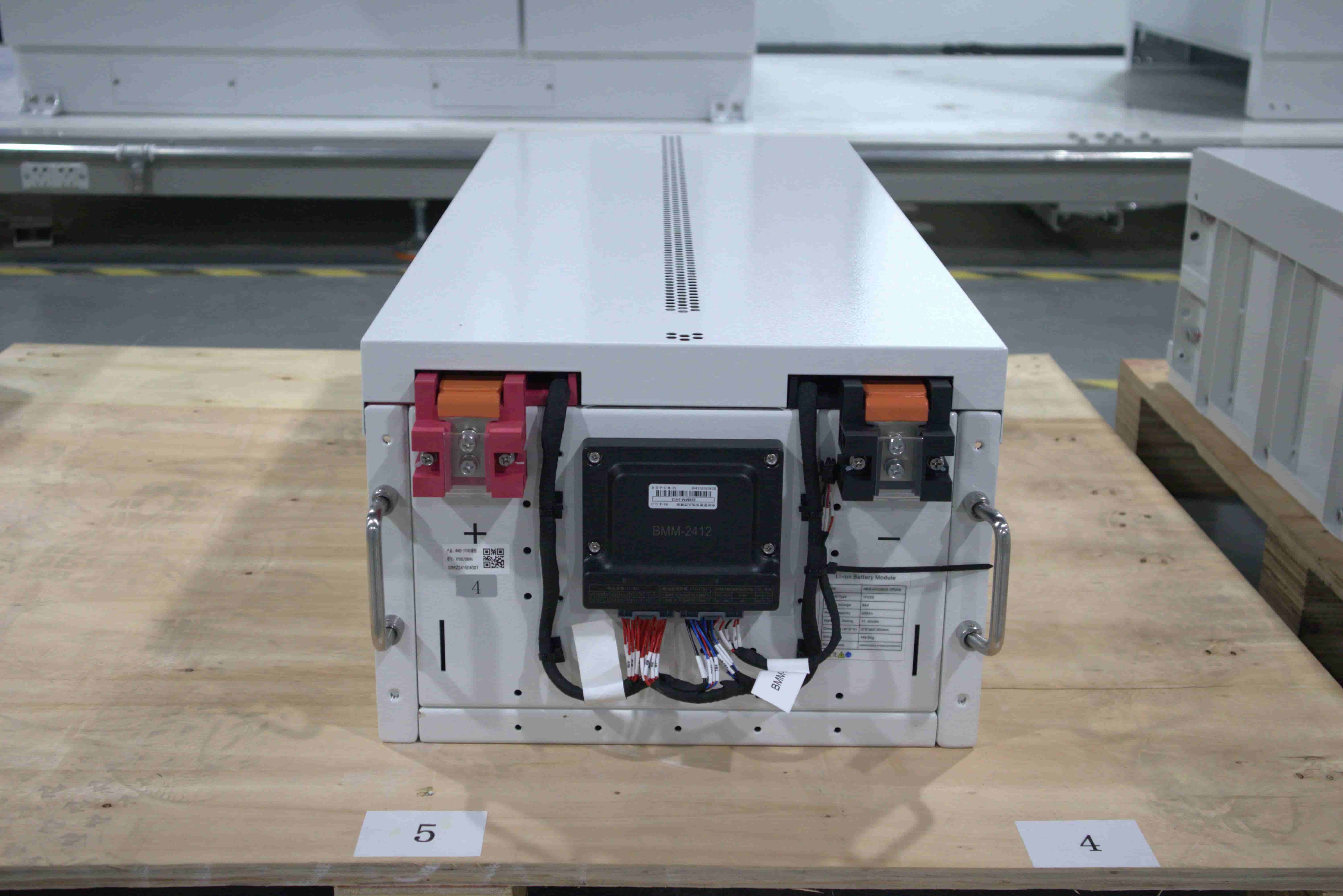 IEC Certified Integrated Battery Storage Cabinet IP55 1182kWh Capacity 18500kg Weight