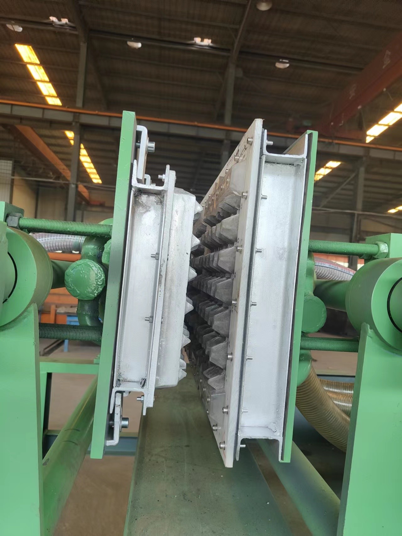 High-Performance Paper Pulp Molding Machine for Egg Tray Production with Computer Control and Low Energy Consumption