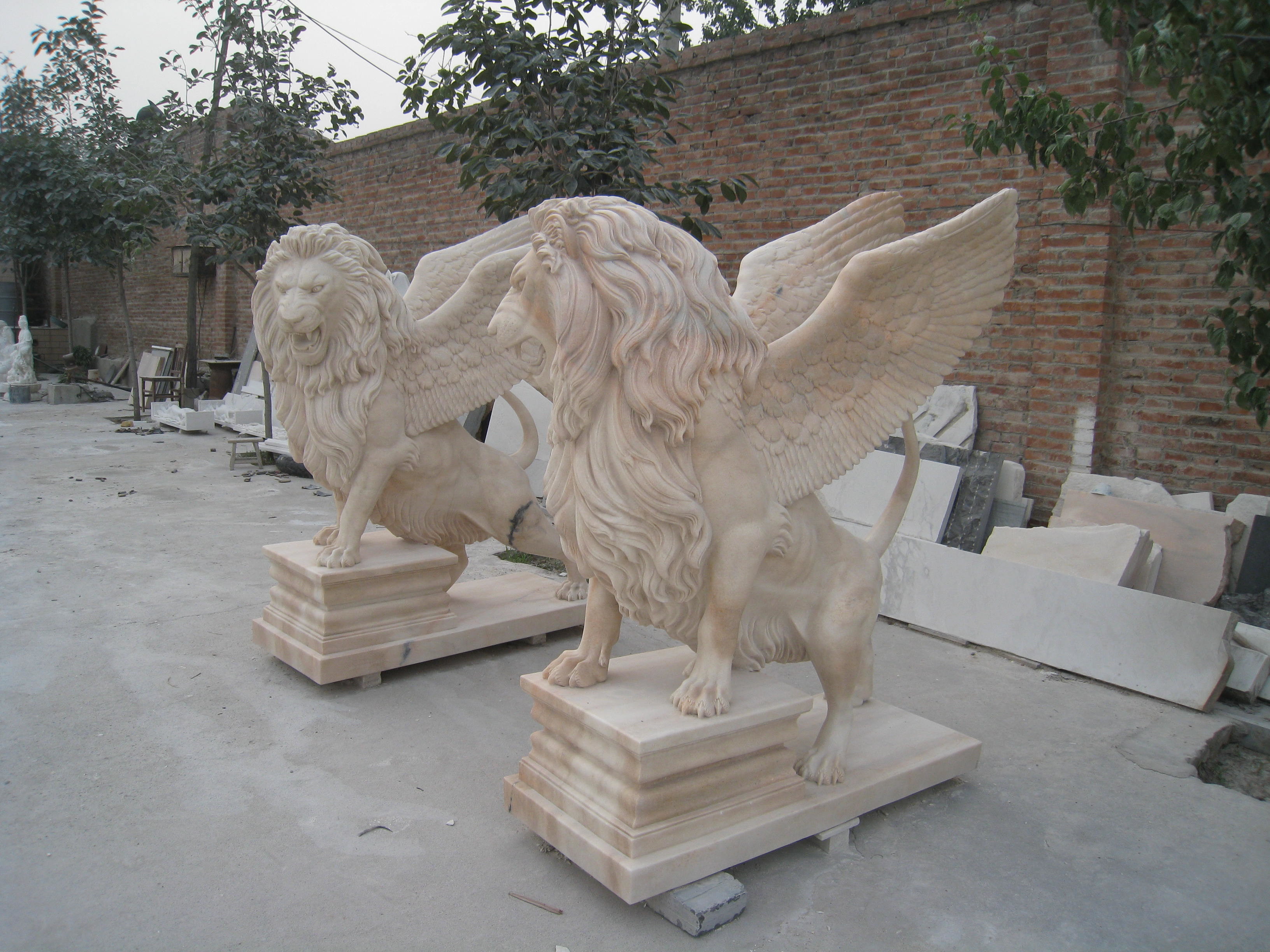 2 Meters Height Decoration Odm Large Lion Garden Statue