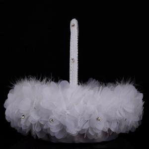 China Wedding basket ostrich feather hand-woven floral basket wedding bridesmaids scatter floral basket wedding accessories wholesale