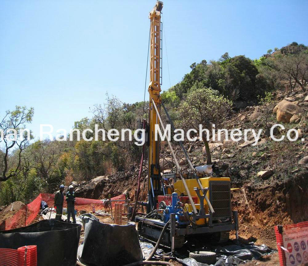 Crawler Mounted Hydraulic Core Drilling Machine 300m - 1000m Depth 180HP Diesel Engine