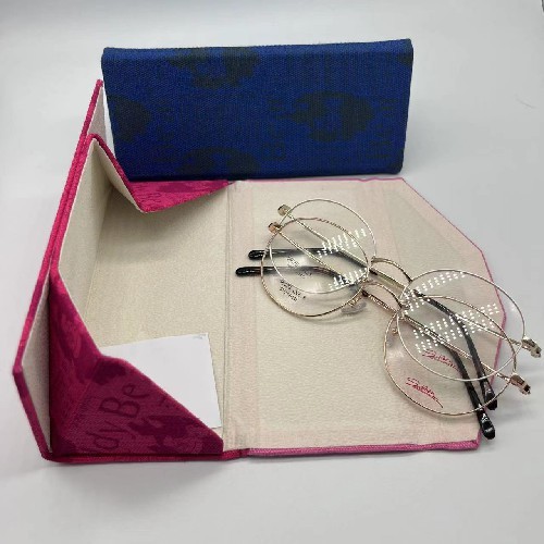 Foldable Triangular Metal Eyewear Case Fasionable Interior Velvet Resist Compression