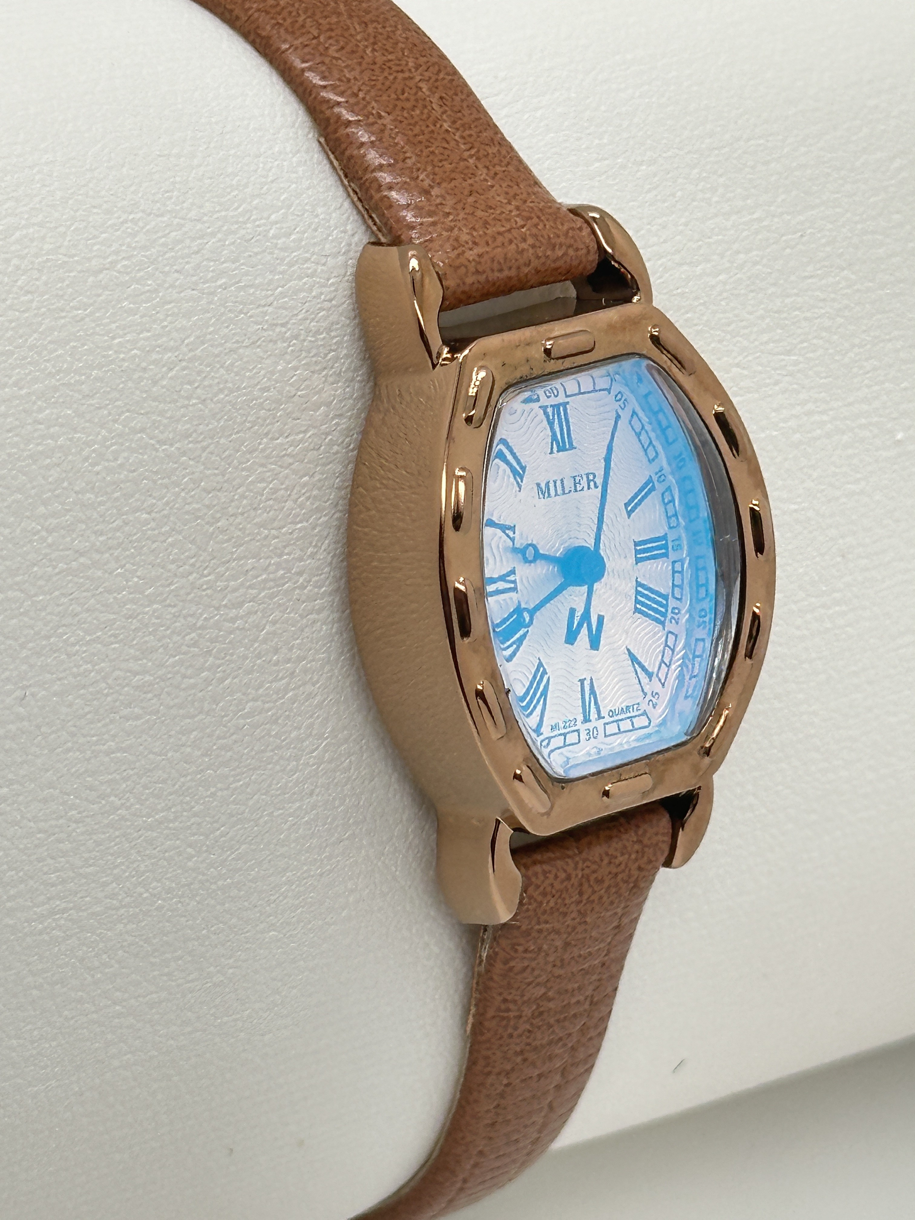 Fashion White Dial Ladies Quartz Wrist Watch With Leather Band And Luminous Hands