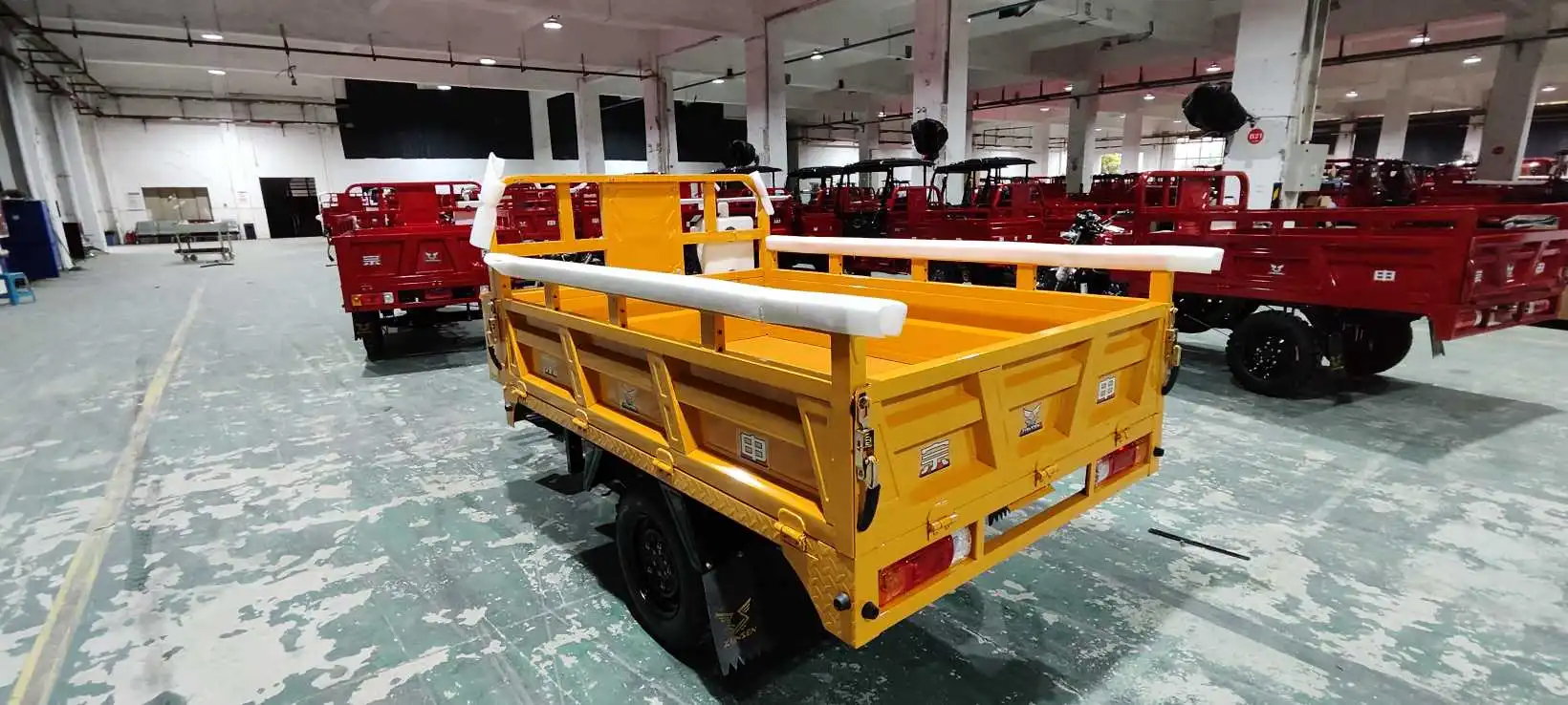 151 200cc Displacement 3 Wheel Gasoline Engine Motorized Petrol Cargo Tricycles for Adults