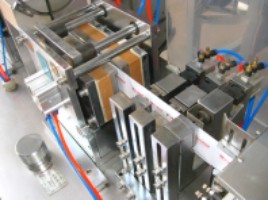 Horizontal Wet Tissue Making Machine / restaurant wet wipes production line