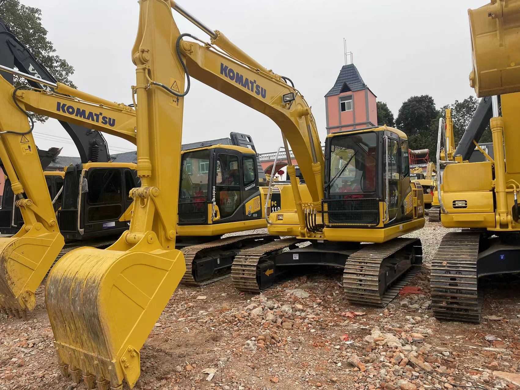 Hand used earth digger Komatsu PC130 used machinery 13 tons hand used post hole diggers second hand diggers for sale