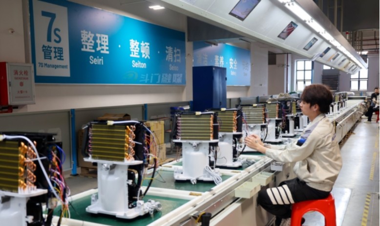 380 m³/hour 14000 btu R290 Refrigerant Portable Air Conditioner Unfixed Ambient Temperature 17℃-30℃ Settable