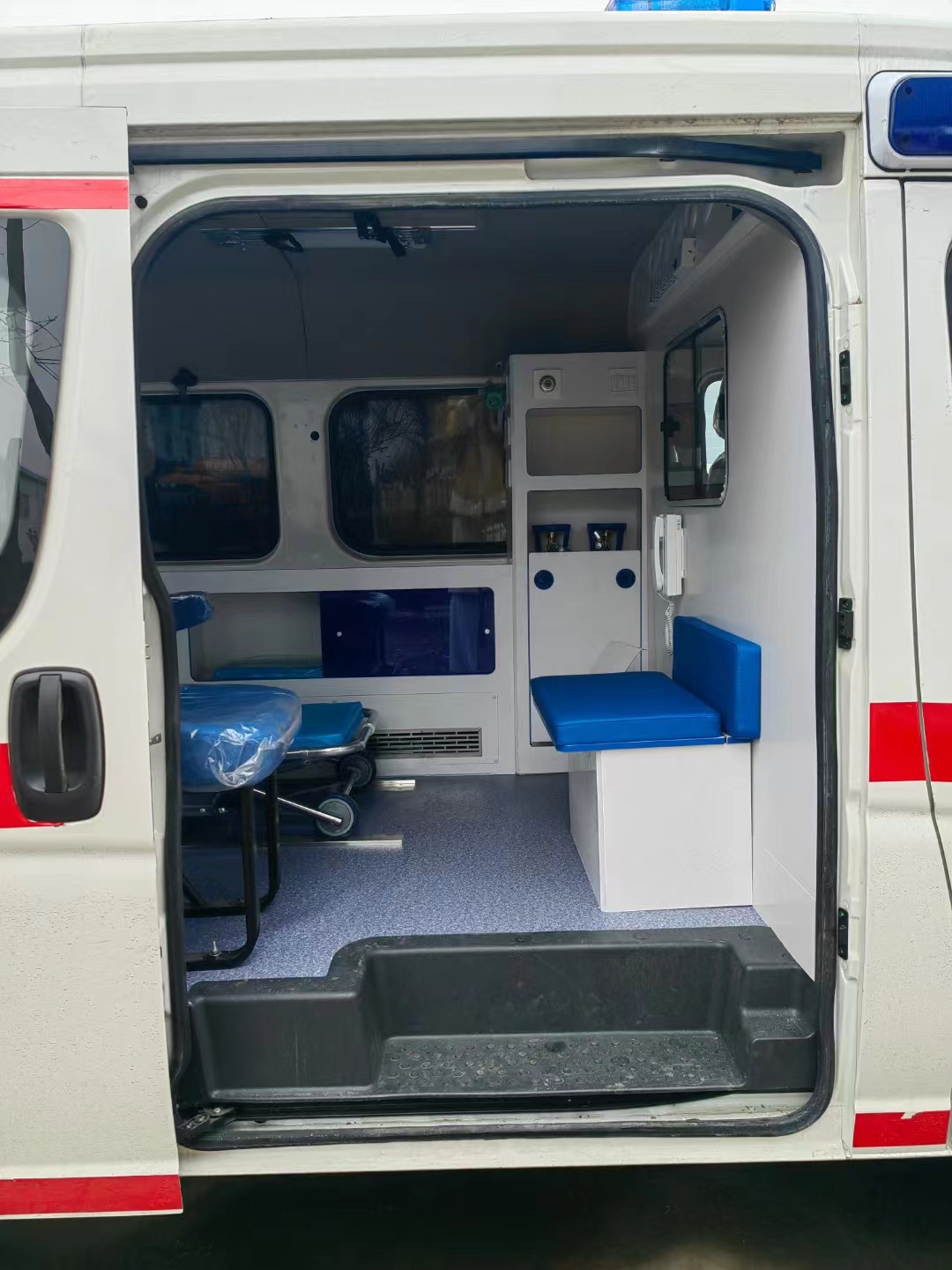 Ambulance Medical Vehicle Hospital Medical Vehicle Emergency Vehicle Made in China Price