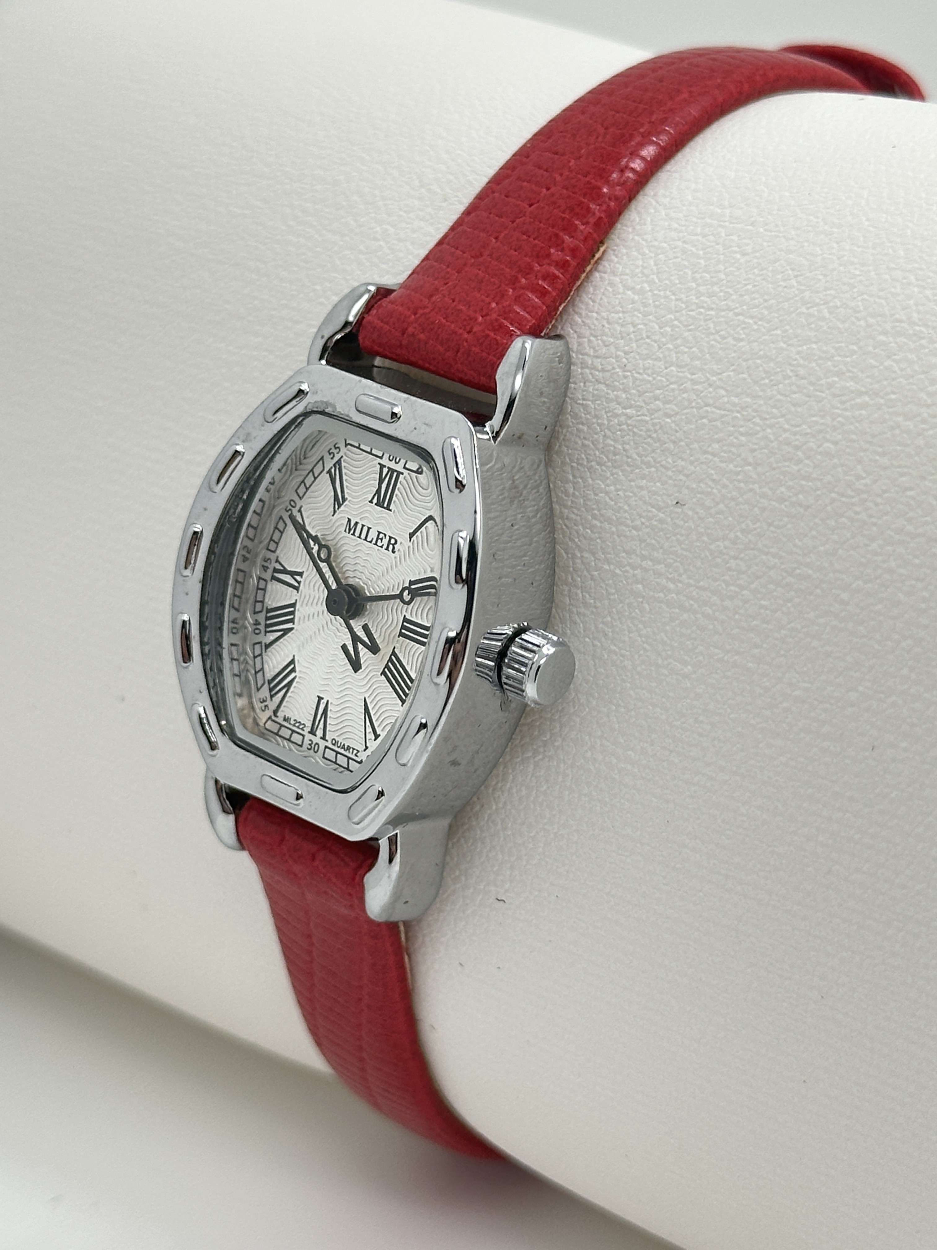 Modern Leather Strap Watches Laser Engraved Logo 30 Meters Water Resistant