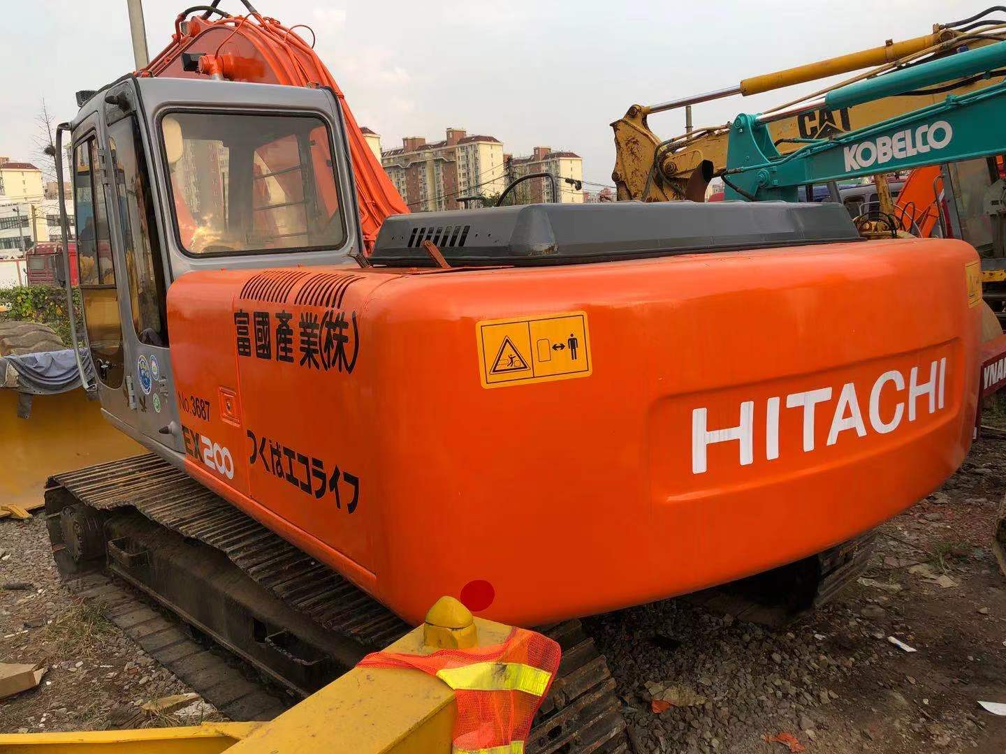 Red Hitachi EX200-5 Excavator 20 Tons Isuzu Engine 3293 Working Hours 90% Undercarriage