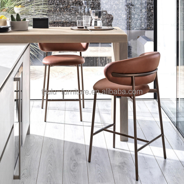 G10 Bar Furniture High Chair Bar Stool in Solid Wood for Seating