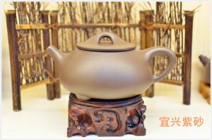 China Classical Yixing Zisha Teapot With Filter Environmental Protection Purple Sand wholesale