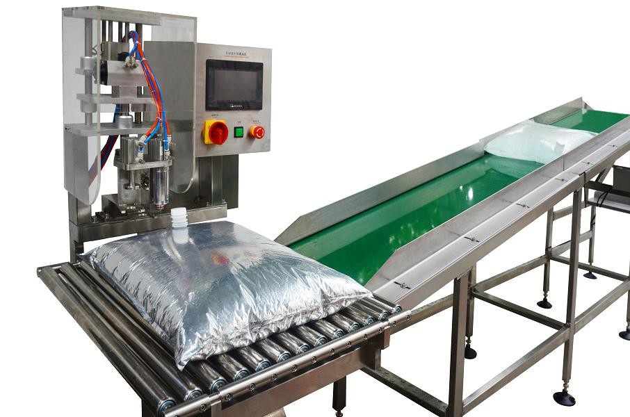YGT Semi-Automatic 1-25L Non-Aseptic BIB Filler For Fruit Jiuce/Milk/Oil With PLC SUS304/316 Made In China