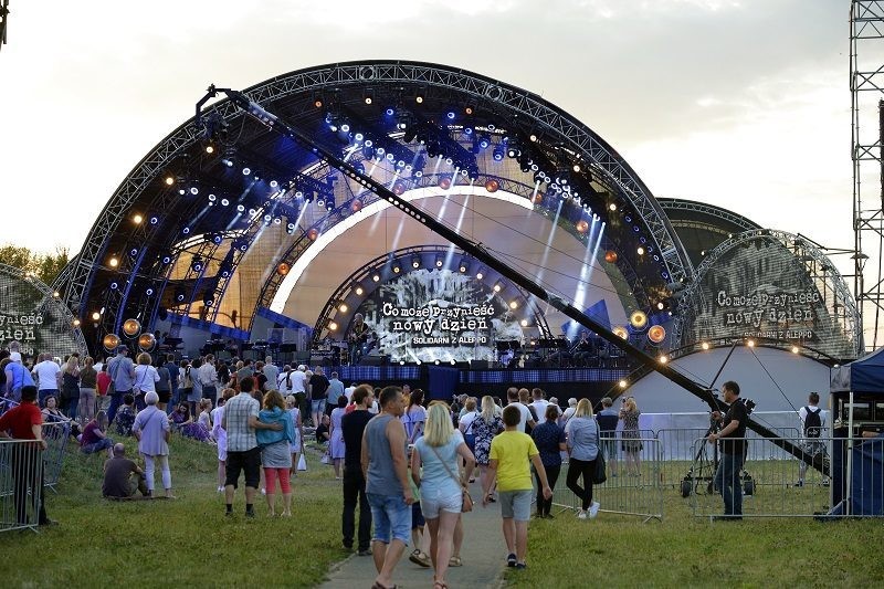 Outdoor High Tech Stage LED Display Fixed Installation P1.56 Stage LED Video Wall
