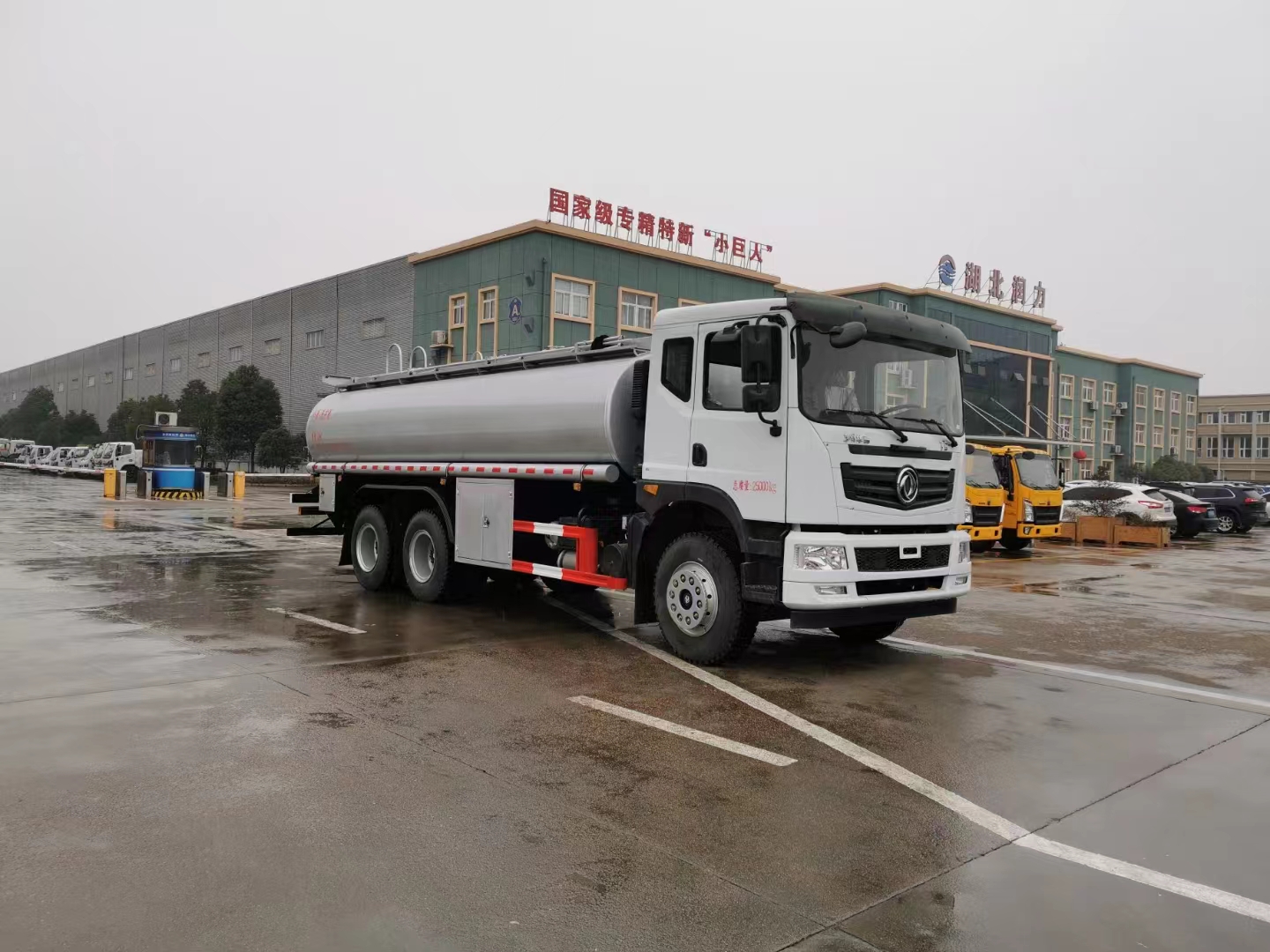 LHD/RHD 20000 Liter Milk Tanker Truck for Fresh Milk Transportation
