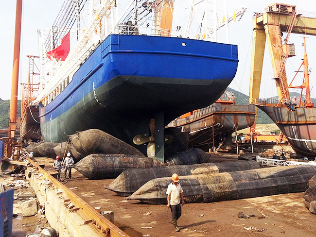 1.5m 1.8m Ship Launching Balloon Cylindrical Boat Launching Airbag