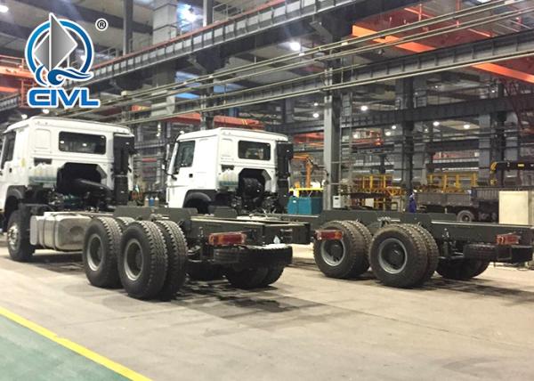 Capacity 25 - 40 Tons Heavy Cargo Trucks Chassis SINOTRUK HOWO Lorry Truck Goods