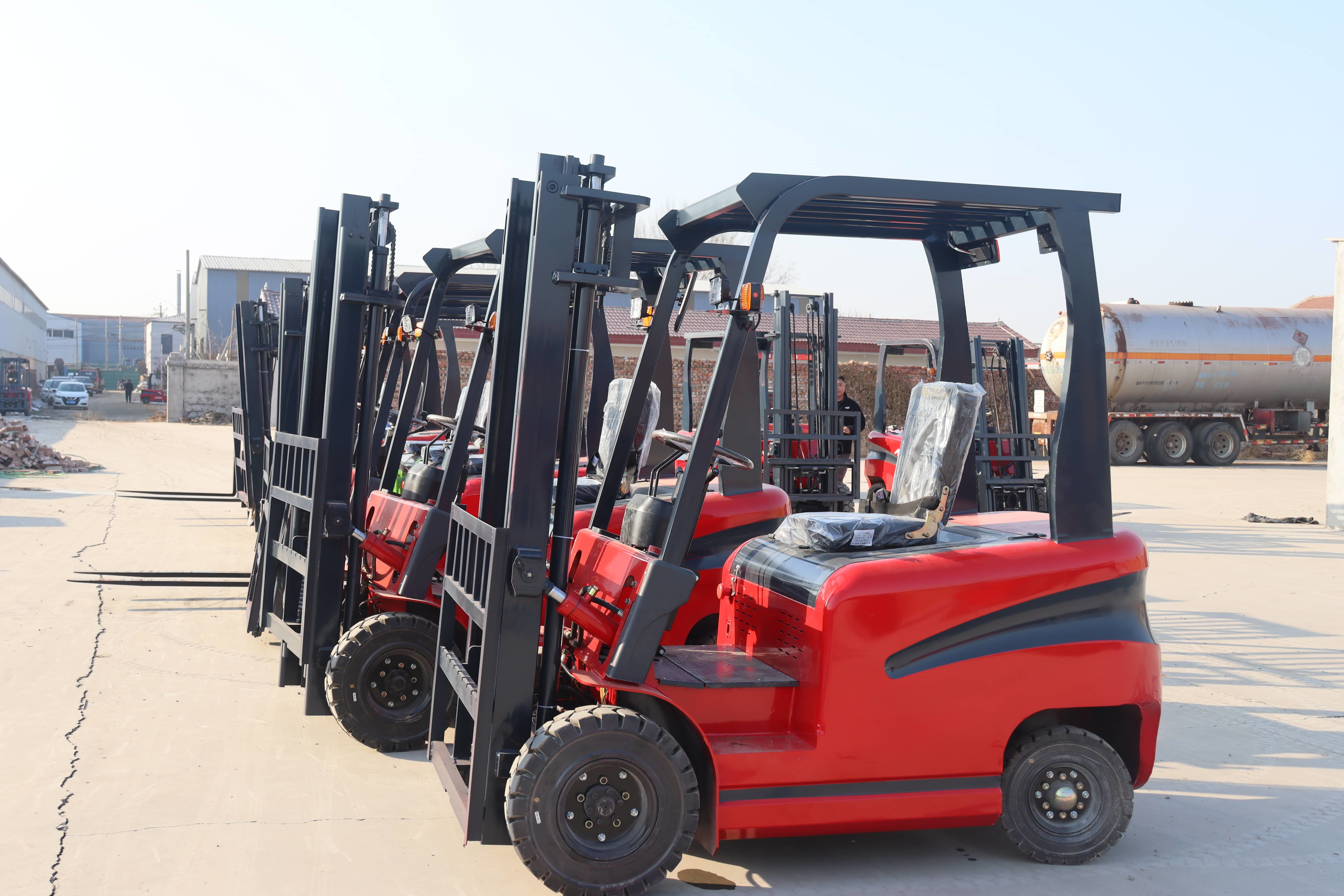 1.5 Ton Electric Forklift With 3 Stage Mast Solid Tires 48V Battery 6M Lifting Height Compact Design