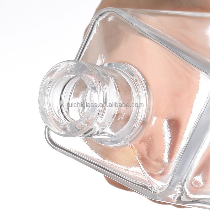 Customized Hot Stamping 200ml 375ml 500ml 750ml Round Glass Liquor Bottle