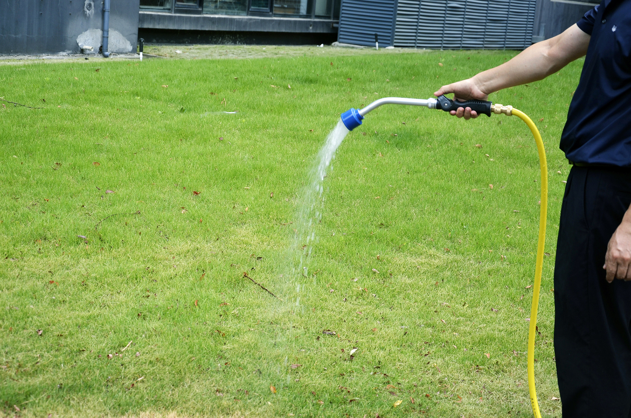 Thumb Control Metal Extended Soft-rain Sprayer