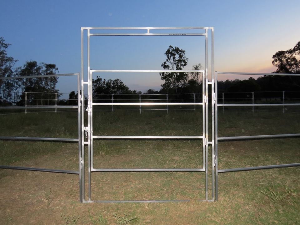 9.0m Diameter Horse Round Yard Panel 13Pcs incl. 3m tall Gate 2.1m height