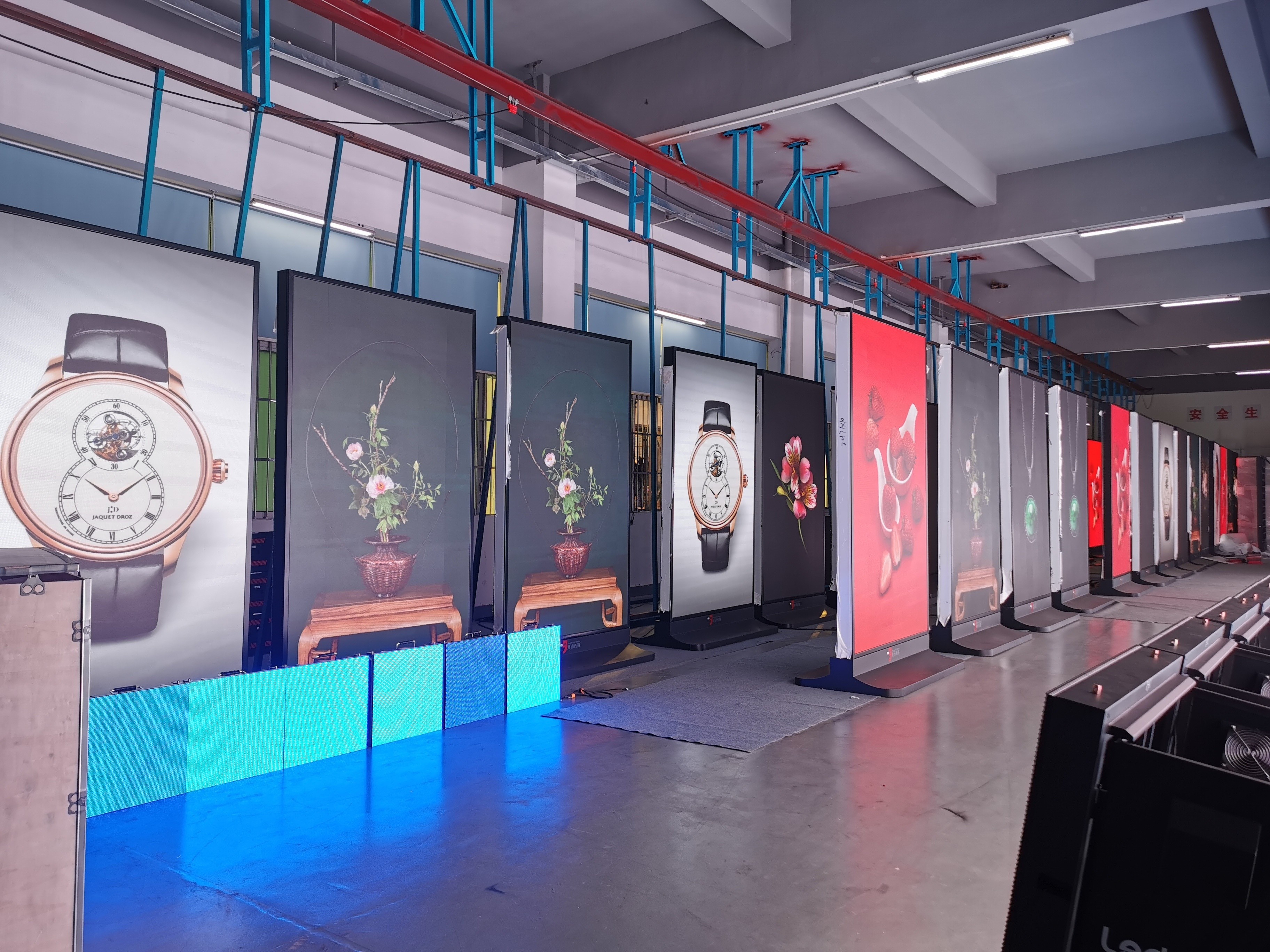 High Contrast Ratio Outdoor Advertising LED Display Movable 3d Screen China Customized