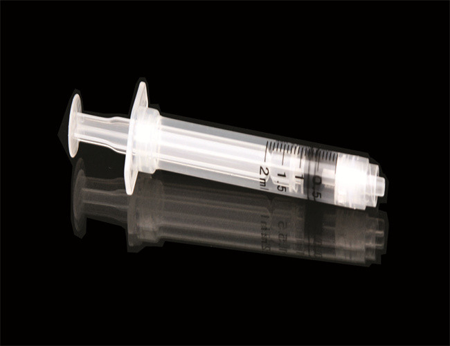 EO Sterilization Disposable Safety Syringe With Retractable Needle 2ml 3ml 5ml
