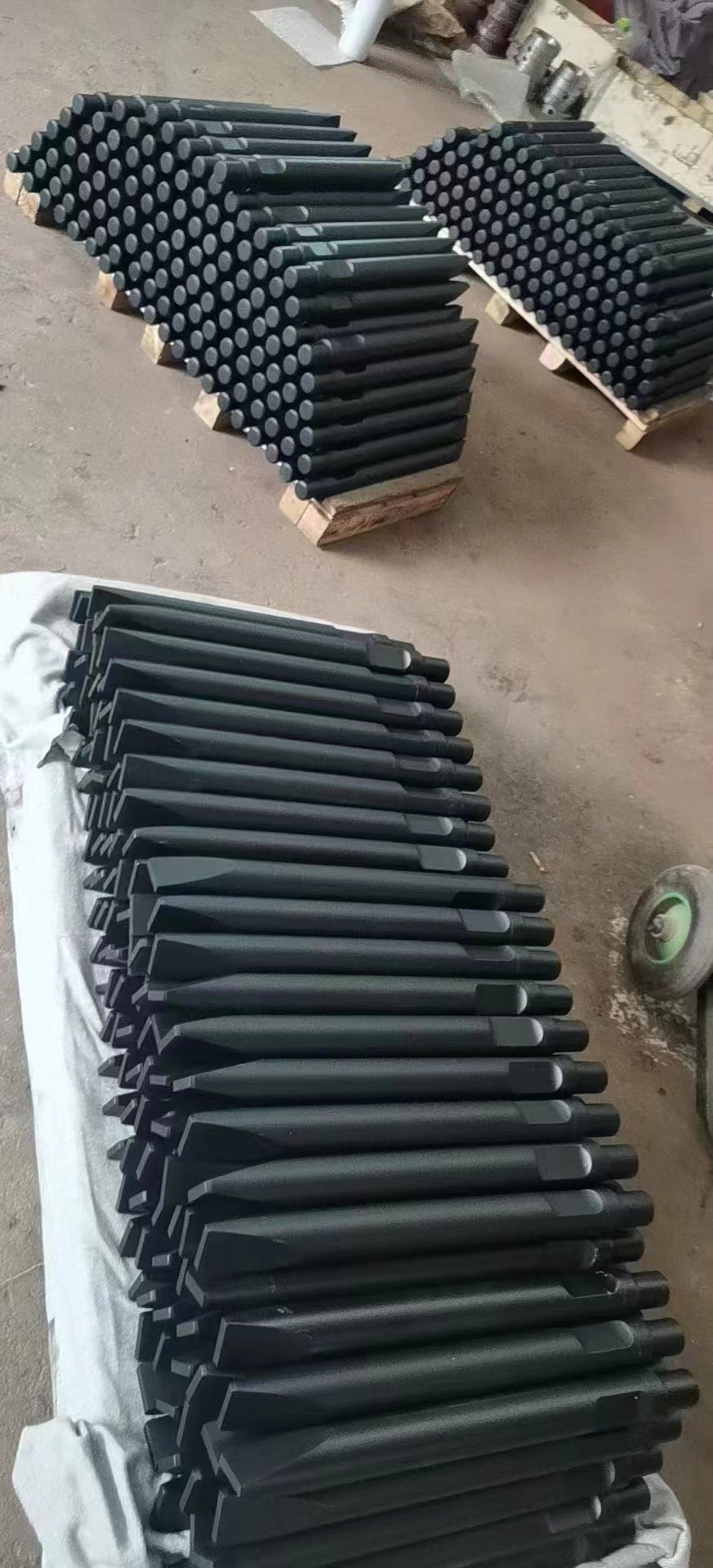 China Dopro Mini Rock Hammer Chisel SB40 68mm Diameter Backhoe wholesale