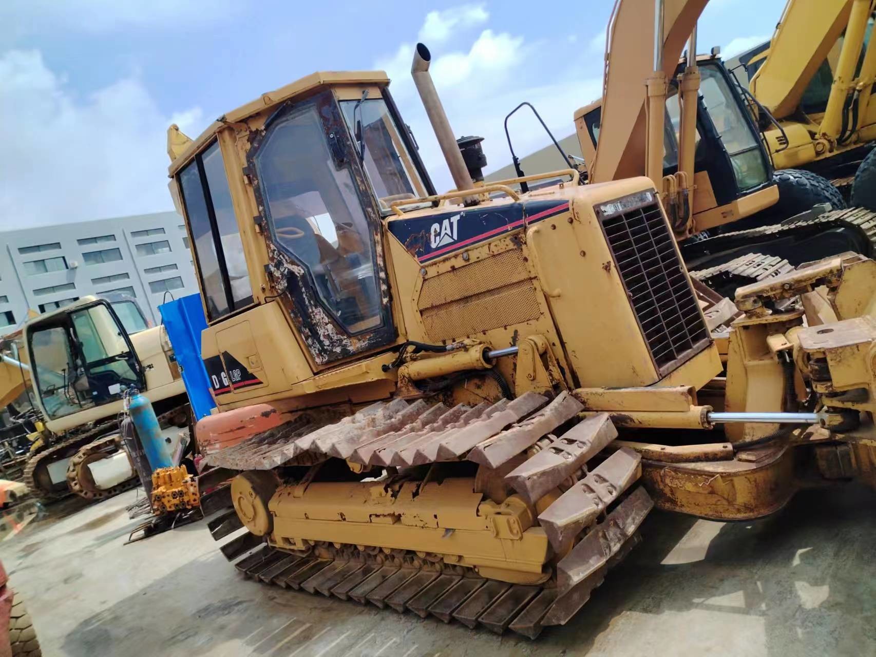 Caterpillar D4G Bulldozer Cat D4g Dozer Weight 4t 13.9km h