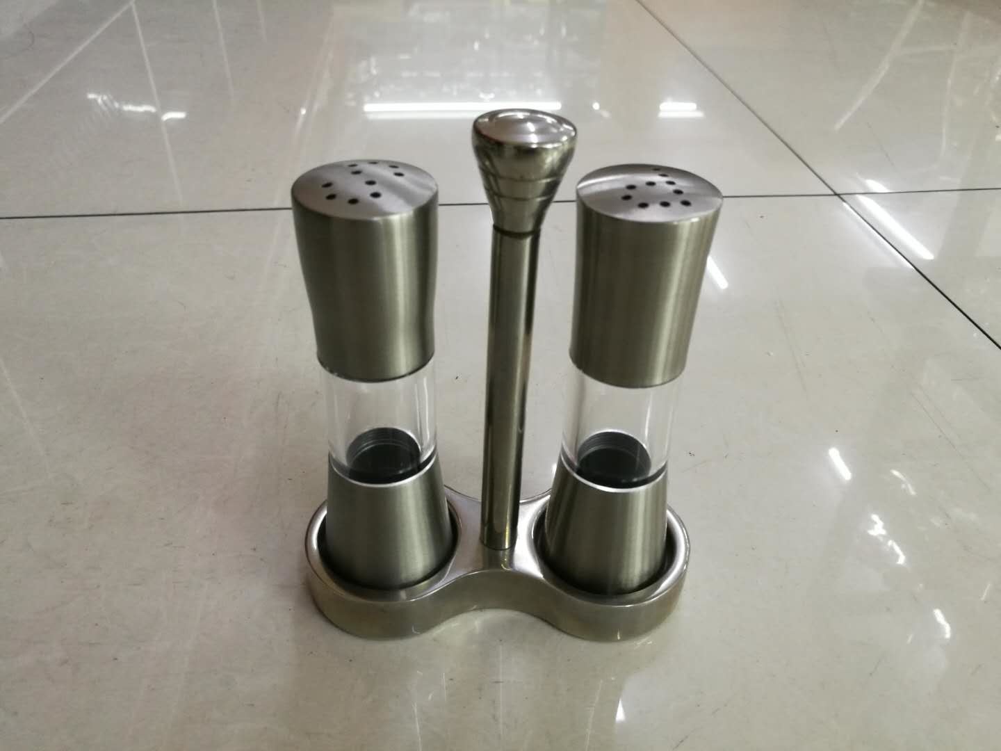 Stainless Steel Salt And Pepper Shaker And Mill , Commercial Buffet Supplies 2 Pieces Flavour Bottles Set With Handle