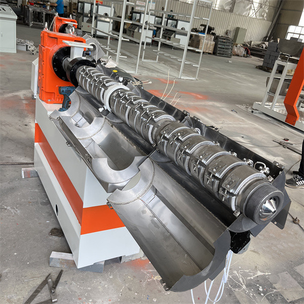 Industrial Plastic Pipe Machine 60KW HDPE Pipe Extrusion Plant
