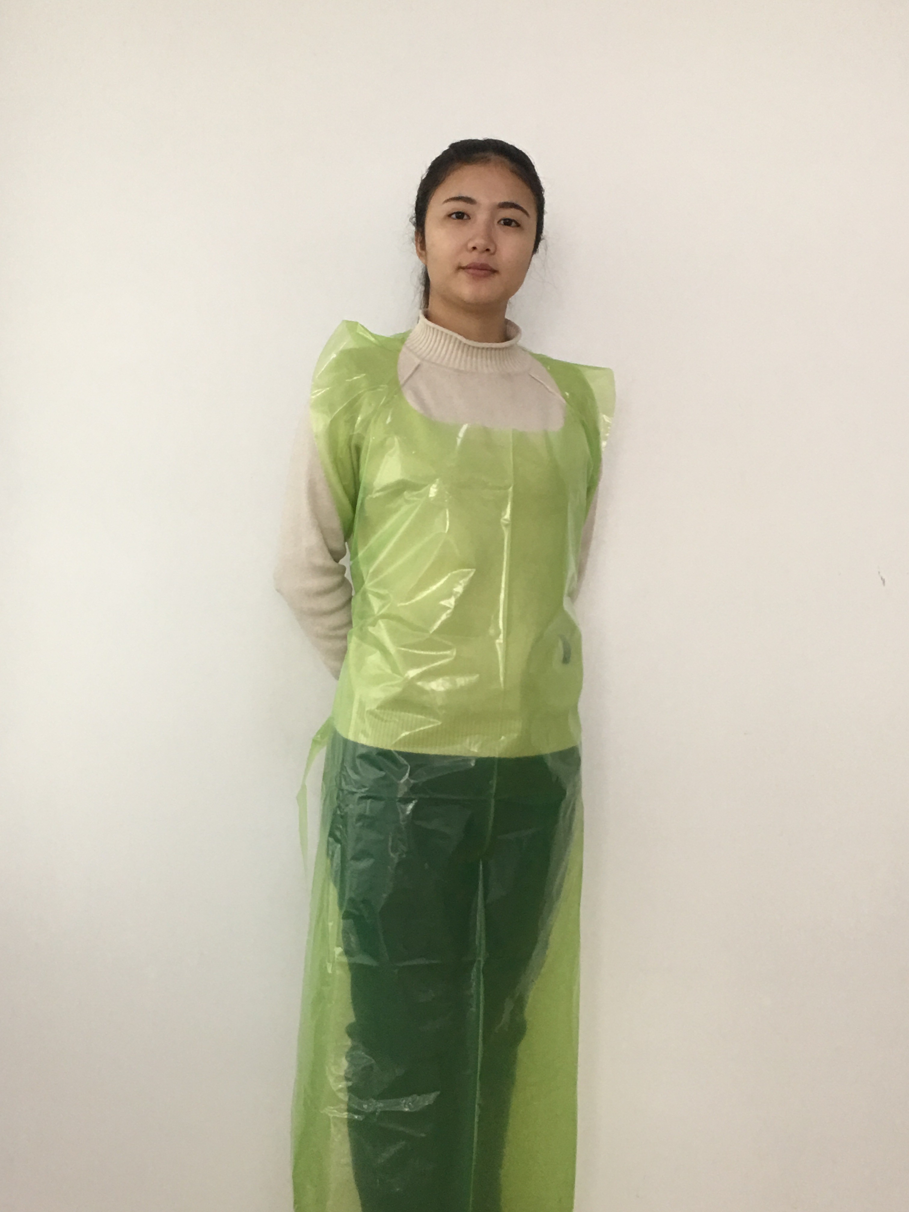 Round Neck PE Apron Flat Packed Waterproof Embossed Surface For Protection