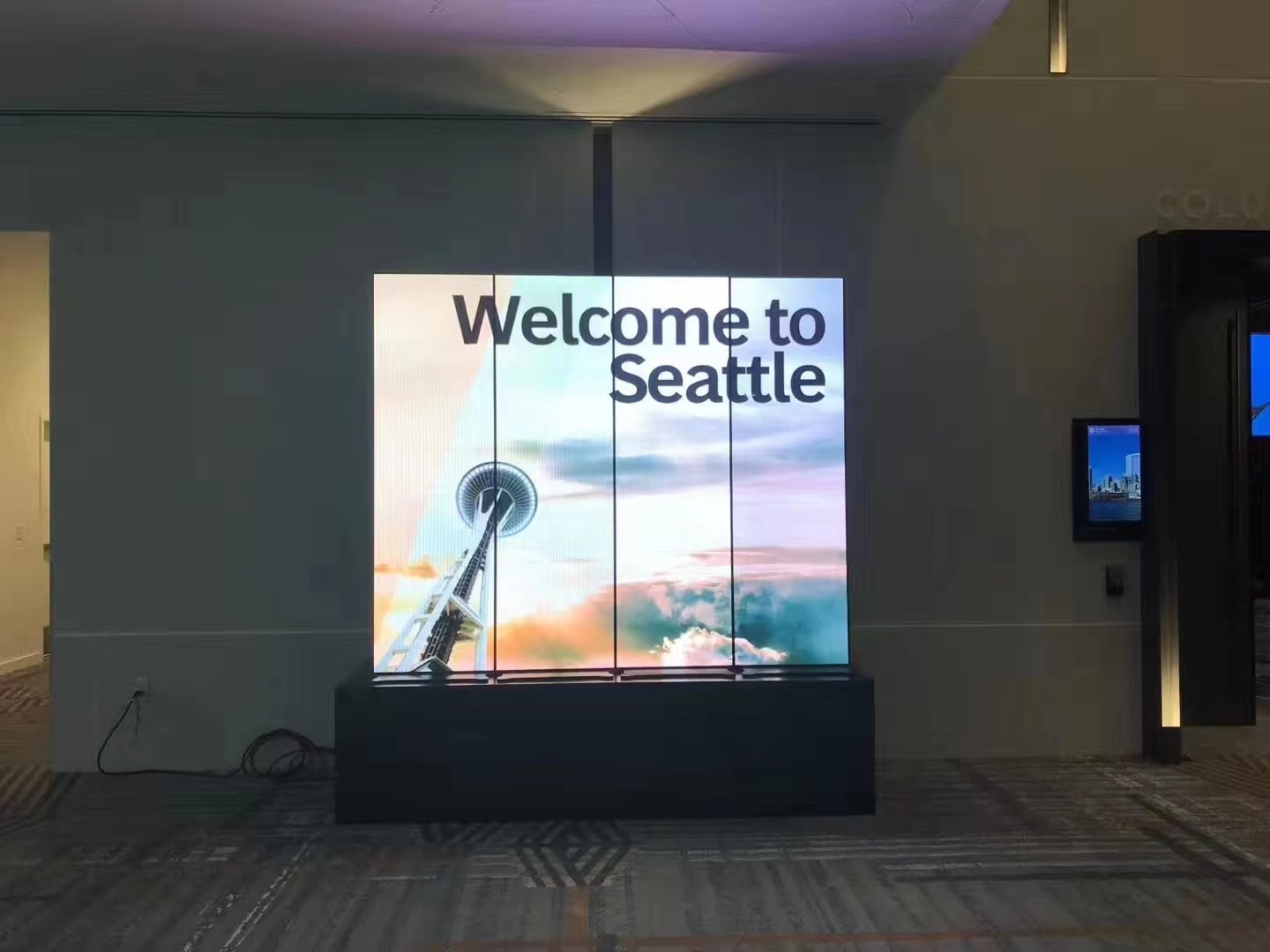HD LED Indoor Full Color Poster LED Display P1.86 P2 P2.5 P3 Floor Standing Digital Screen Poster Screen