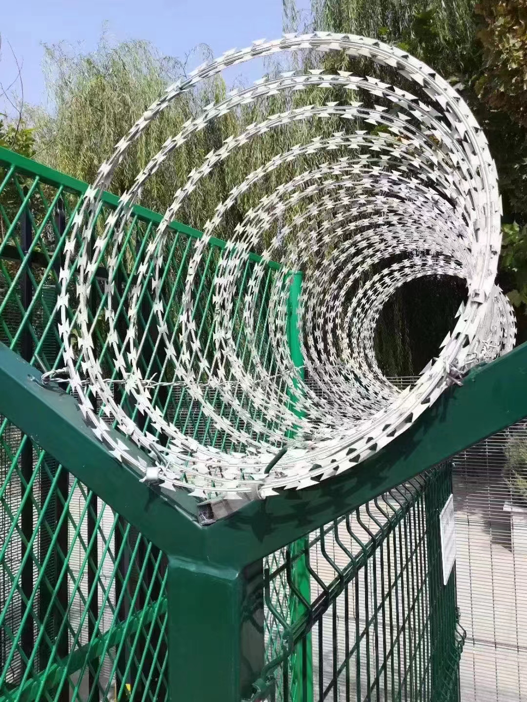 Barbed Wire BTO-22 Stainless Steel Razor Wire Fence with Punching Service and Free Sample