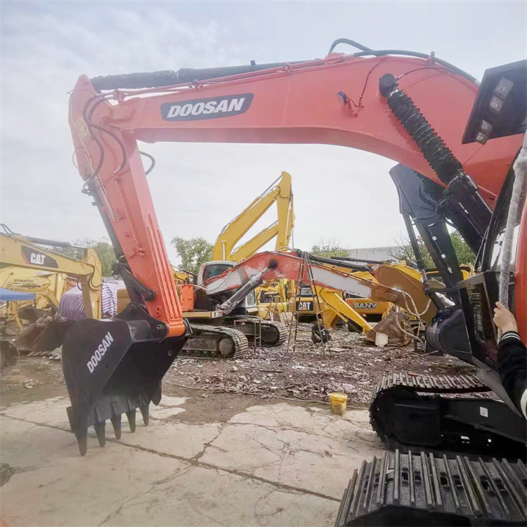 30 Ton Doosan DX300 Excavator in Korea Good Condition 1.27 m3 Bucket Capacity 29500 KG