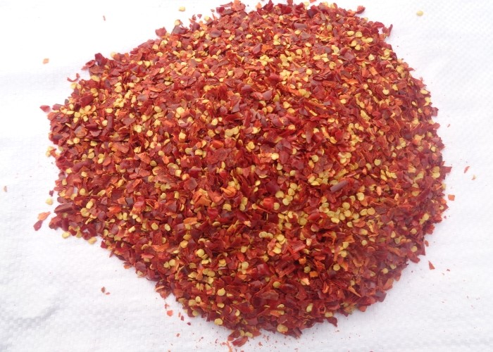 Crushed Stemless Dried Red Chili Flakes 1mm 12% Moisture Food Condiment