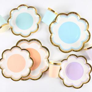 China Ins Petal Shaped 7in Macaron Color Disposable Paper Plate For Party wholesale