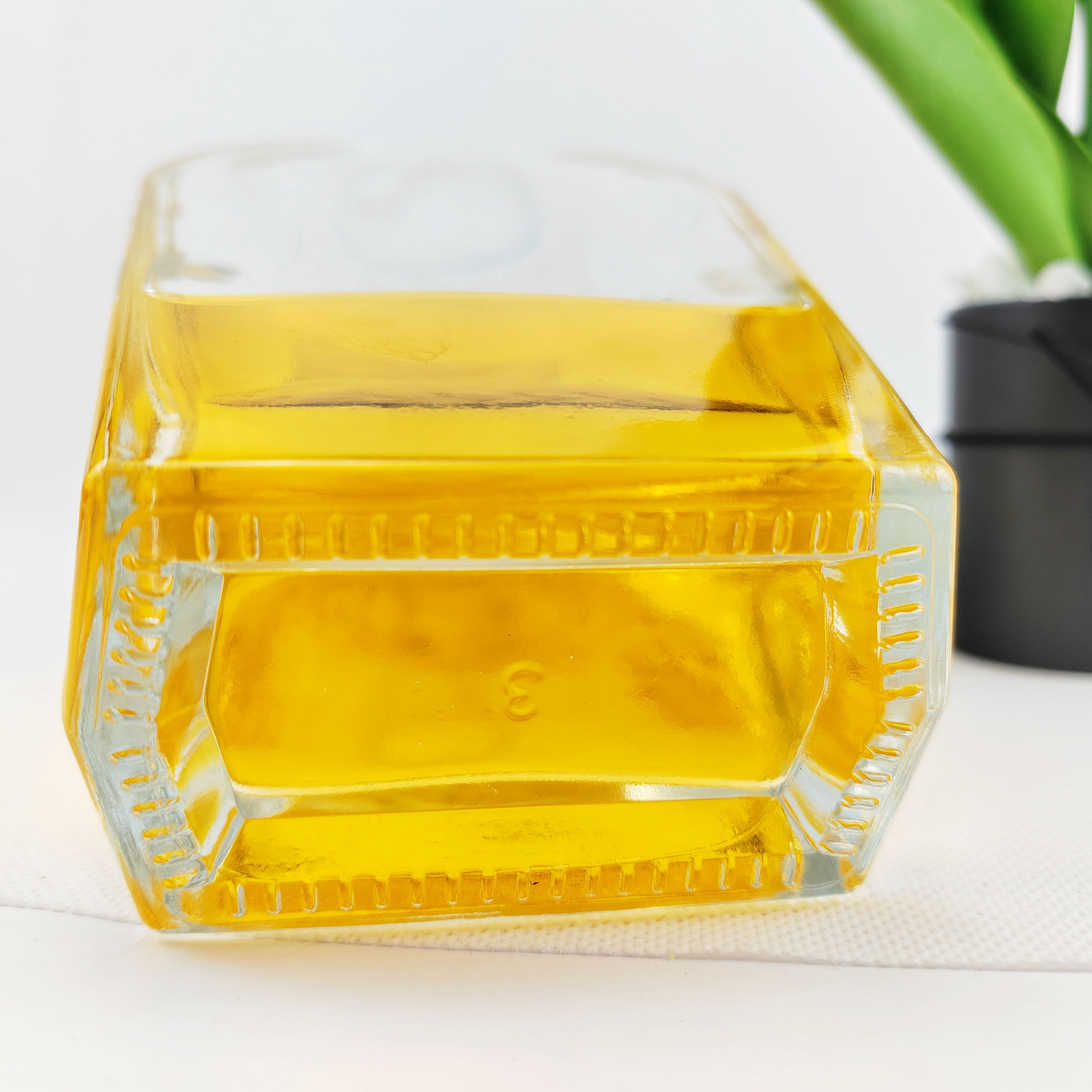 Eco-friendly Glass Body 750ml Glass Wine Bottle with Lid in Unique Design Shape