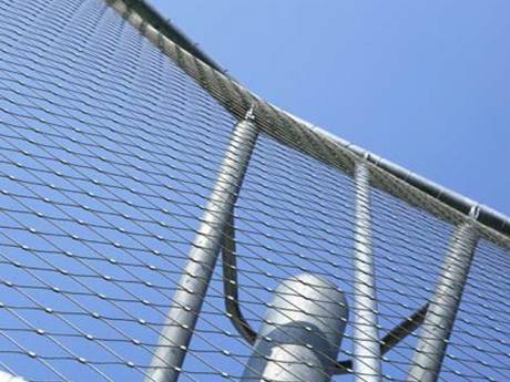 Stainless steel rope with ferrule as decorative bridge fencing.
