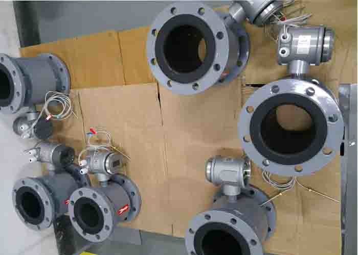 Magnetic Wastewater / Slurry Flow Meter Diameter Dn200 Pressure Pn16 Accuracy 1.5%