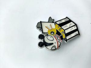 China Small Zinc Alloy Costume Brooches And Pins Disney Mickey Themed wholesale