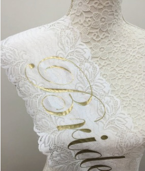 Printed logo of the ball shoulder with a wide band of laser paper shoulder to show props.