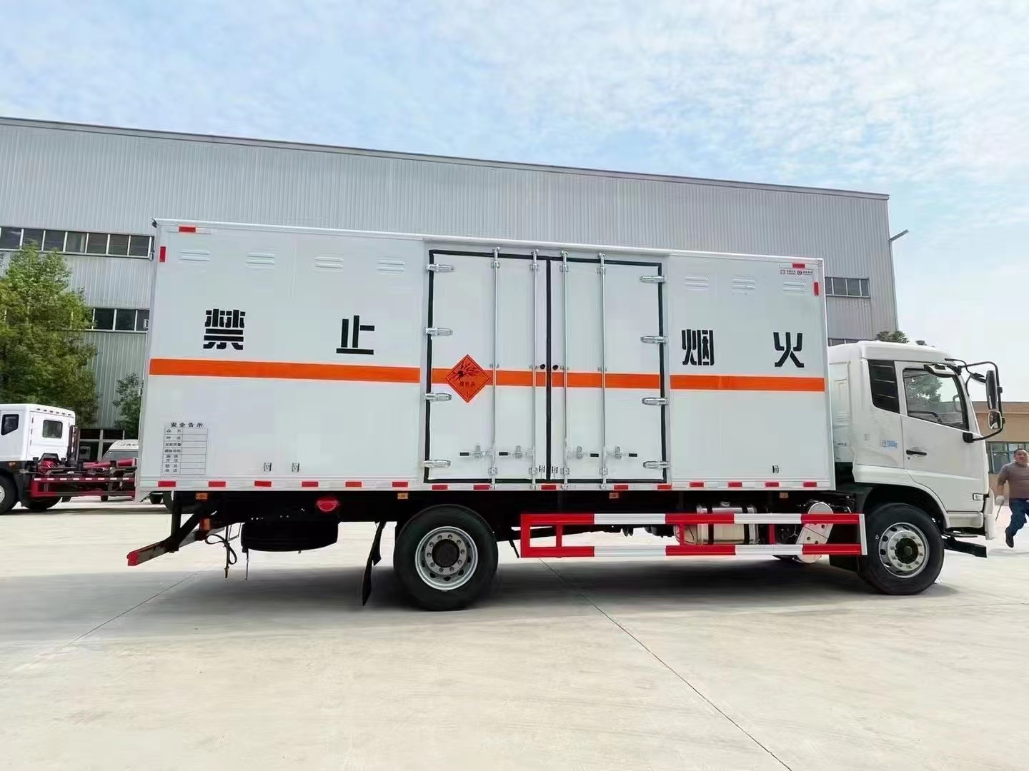 HOWO 4 * 2 Explosive Equipment Transport Vehicle Explosive Transport Vehicle Dangerous Goods Transport Vehicle