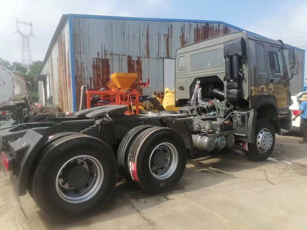 Gray Sinotruk Heavy Truck 6*4 Tractor Truck