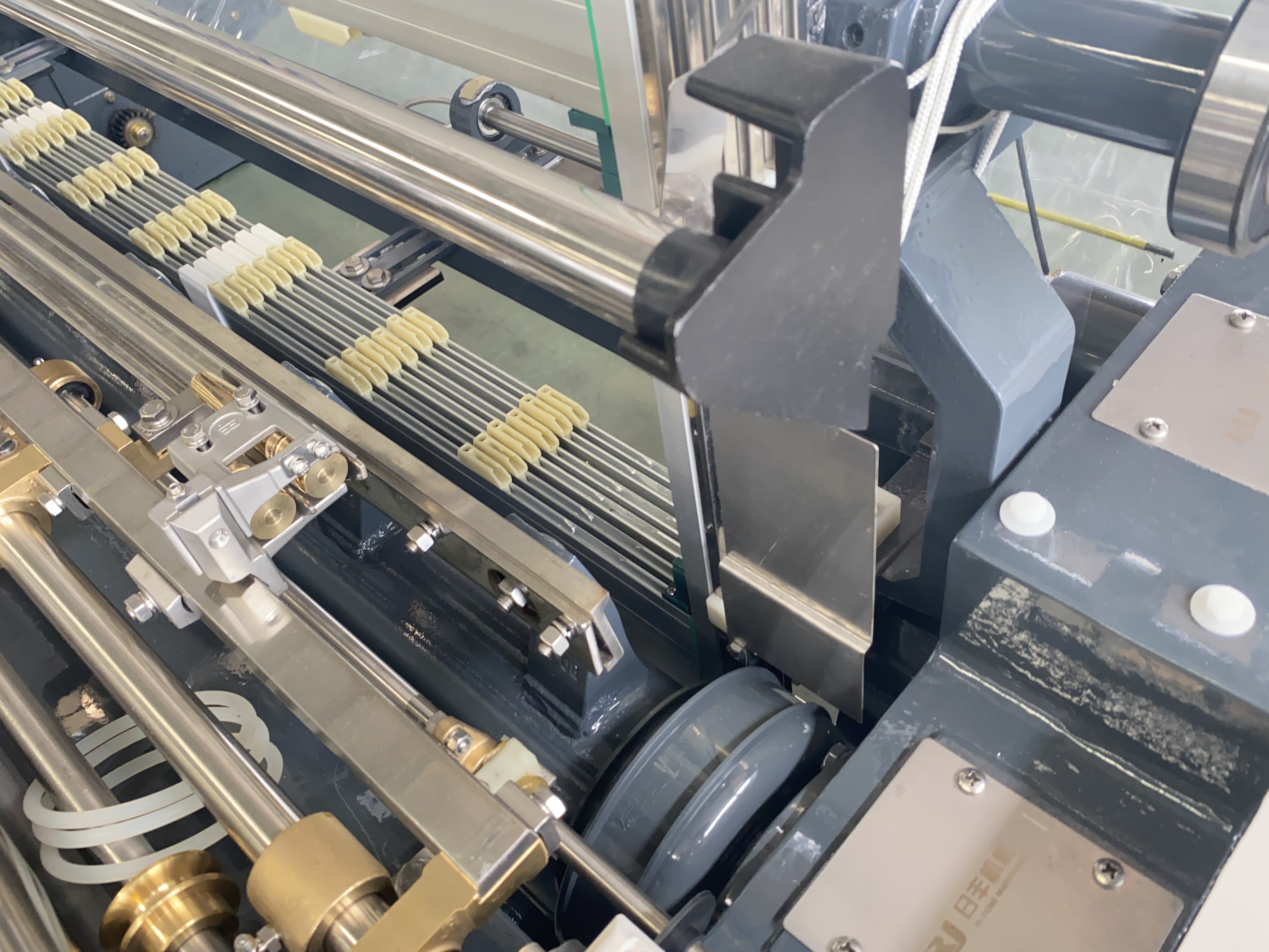 Cam Shedding Electronic Air Jet Weaving Machine 1000 RPM 360cm