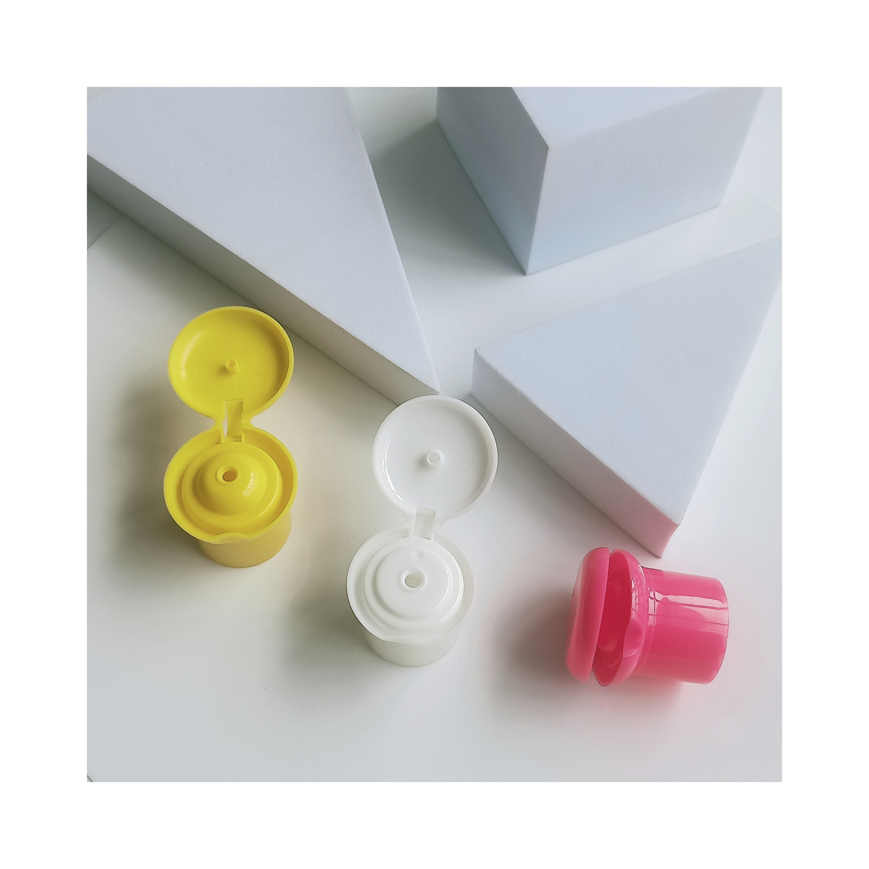 Non Spill Flip Top Cap for Bottle 24mm 28mm Round Cylindrical and Smooth Plastic