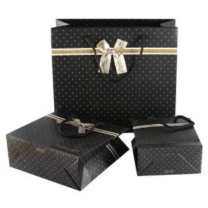 China Matt Lamination Custom Paper Gift Bags , Heavy Duty Paper Bags With Handles wholesale