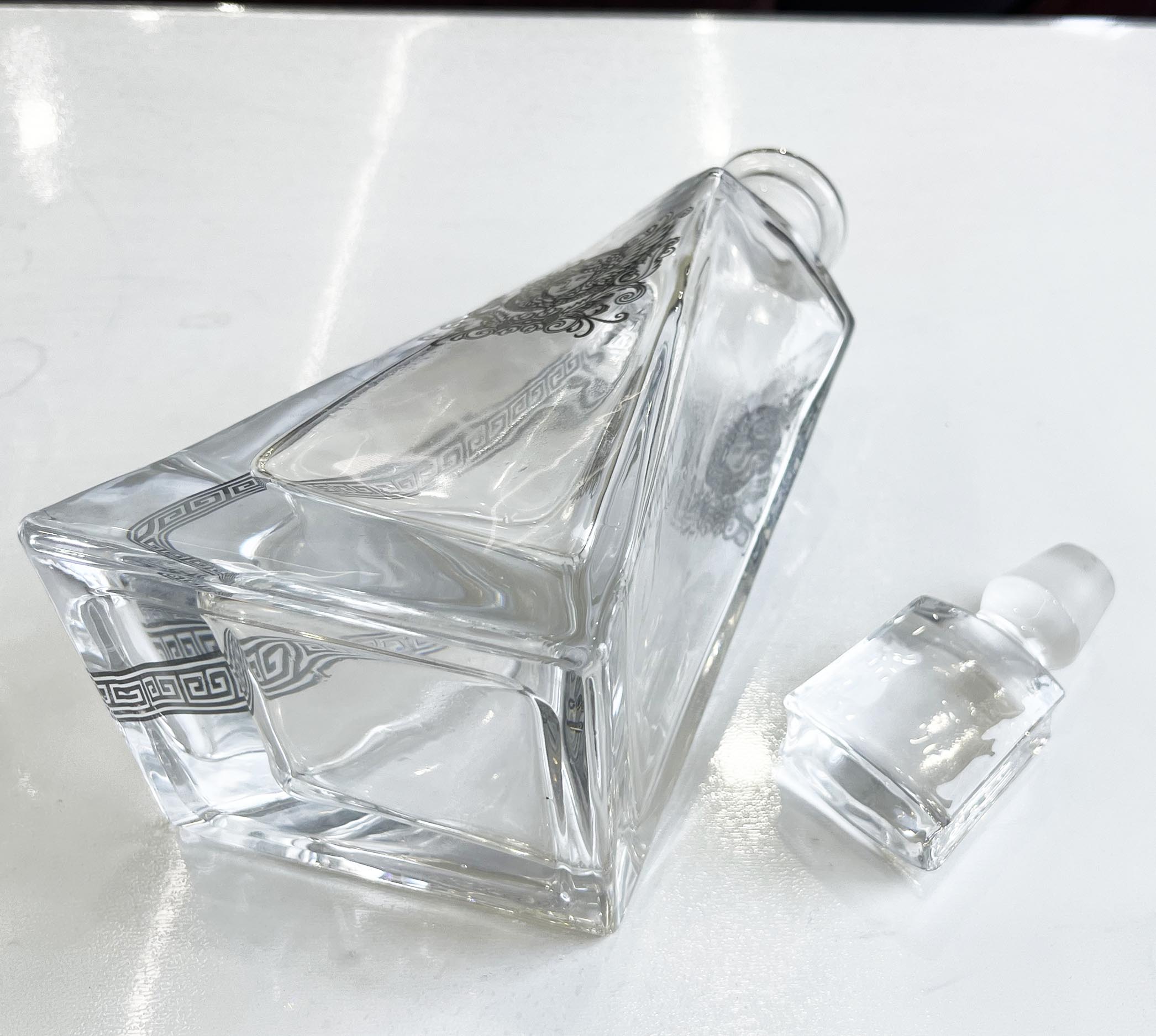 23oz Lead-Free Crystal Triangular Whiskey Decanter Exquisite Design and Craftsmanship