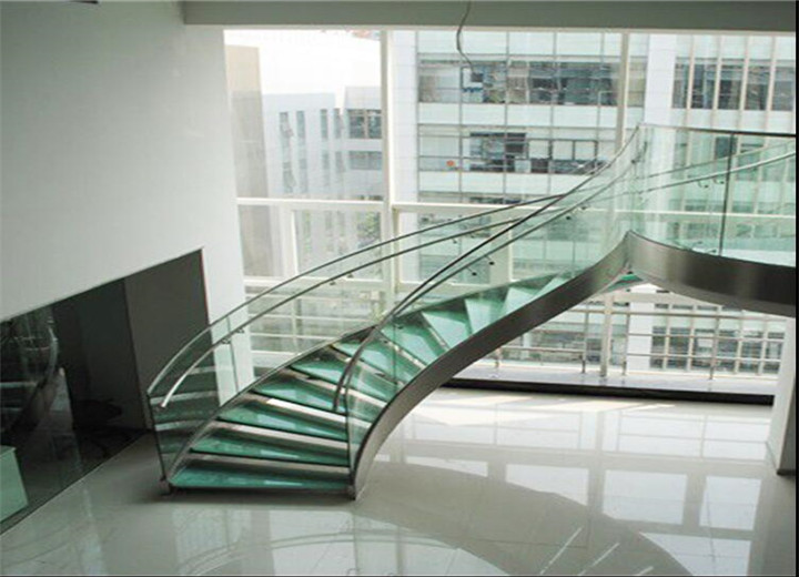 Residential Metal Spiral Staircase Stainless Steel Railing Laminated Glass Treads