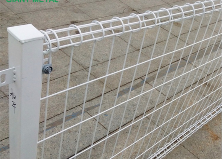 Decorative 50x200mm Welded Wire Garden Fence Whether Resistance